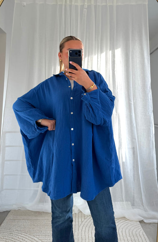 Oversized Musselin Bluse in Royal Blau