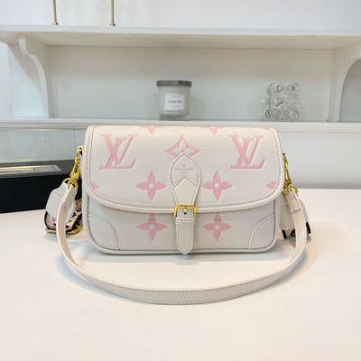 Lola in Weiß Rosa