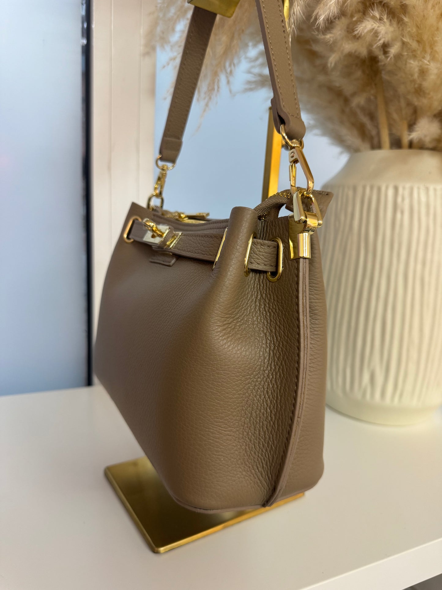 Lola in Taupe