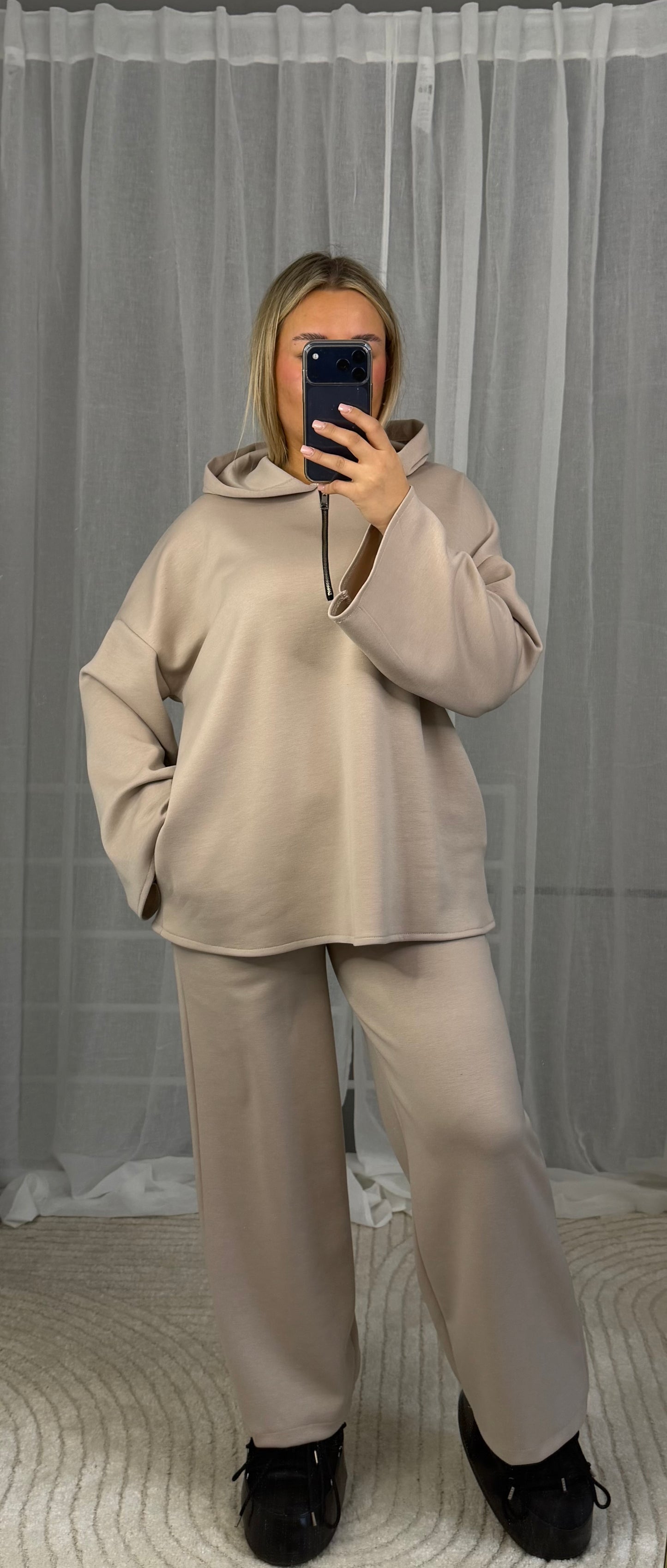 Butterstoff Zweiteiler in Beige