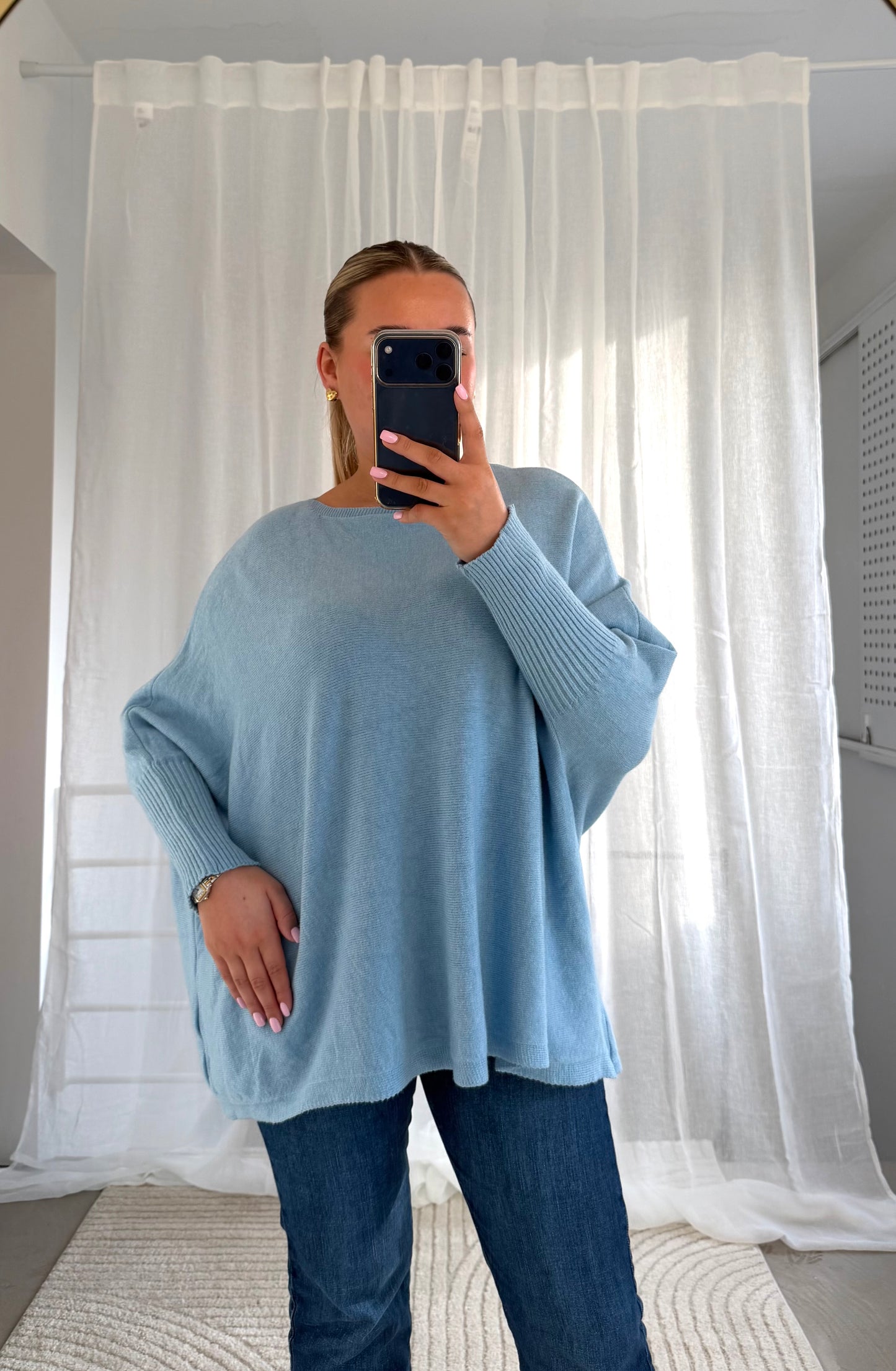 Camilla Pulli in Blau