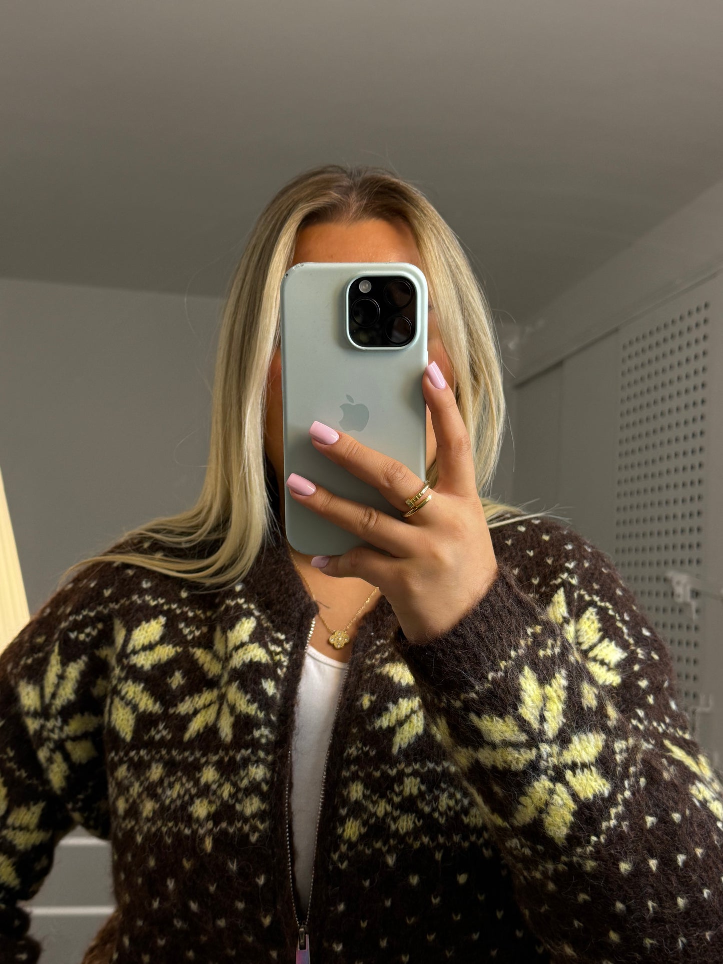 Cardigan Snow in Braun