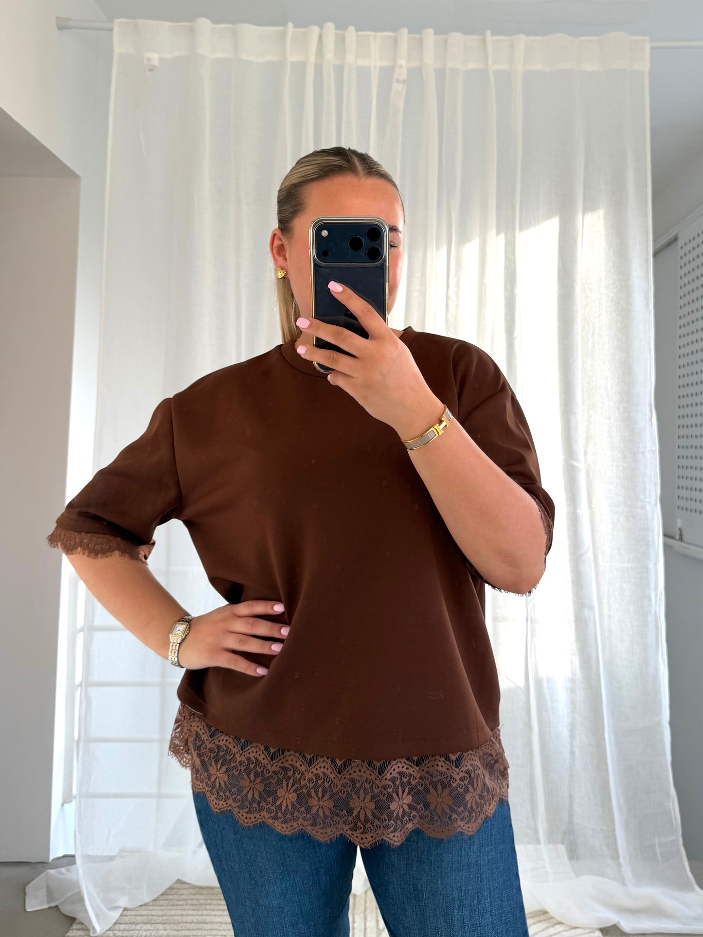 Butterstoff Oberteil mit Spitze in Braun