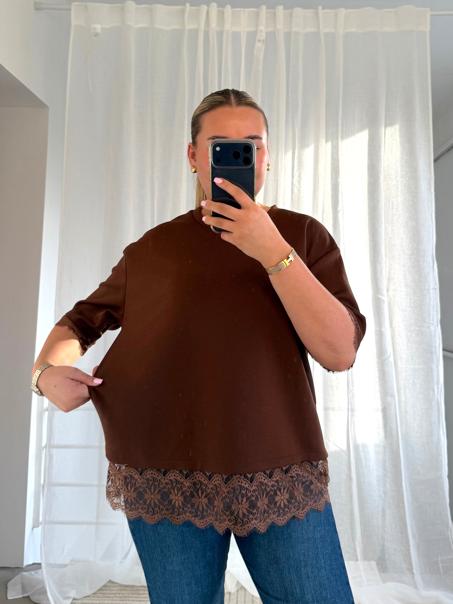 Butterstoff Oberteil mit Spitze in Braun