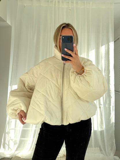 Pufferjacke in Creme