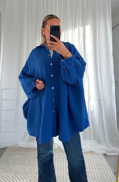 Oversized Musselin Bluse in Royal Blau