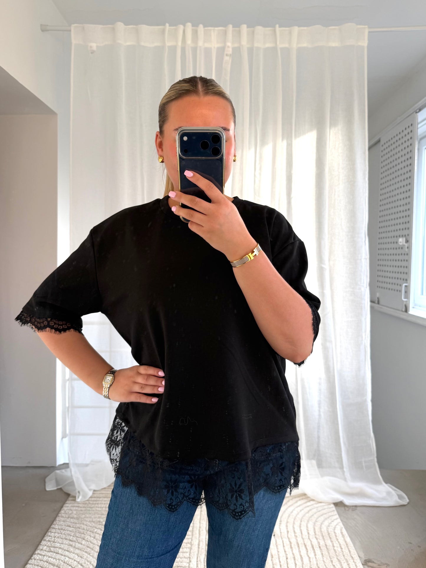 Butterstoff Oberteil mit Spitze in Schwarz