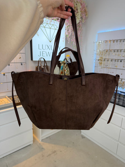 Holly in Schokobraun